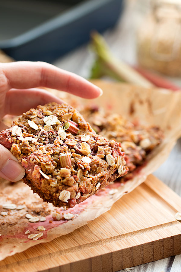 picking up strawberry rhubarb crumble bars