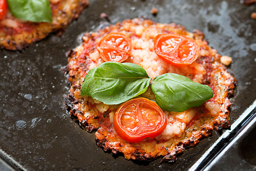 vegan mini cauliflower pizzas close up