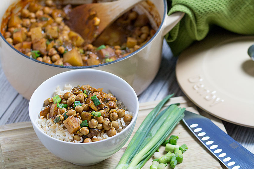 chickpea and potato curry with bowl of rice