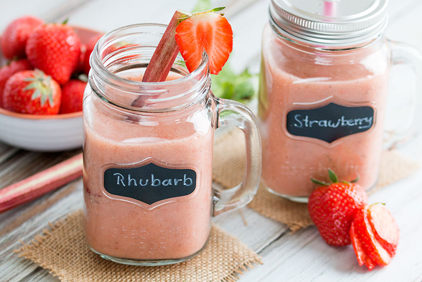 rhubarb strawberry smoothie