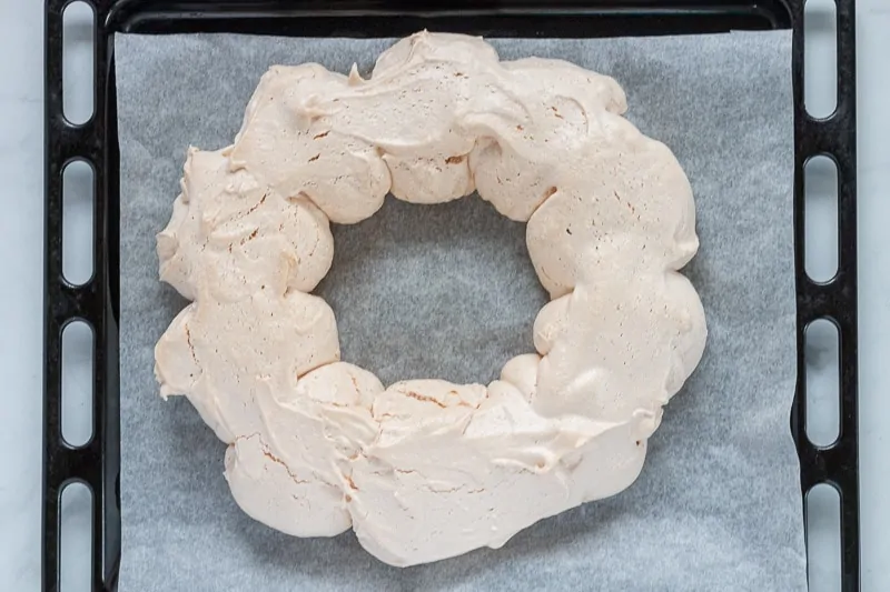 Baked Meringue wreath
