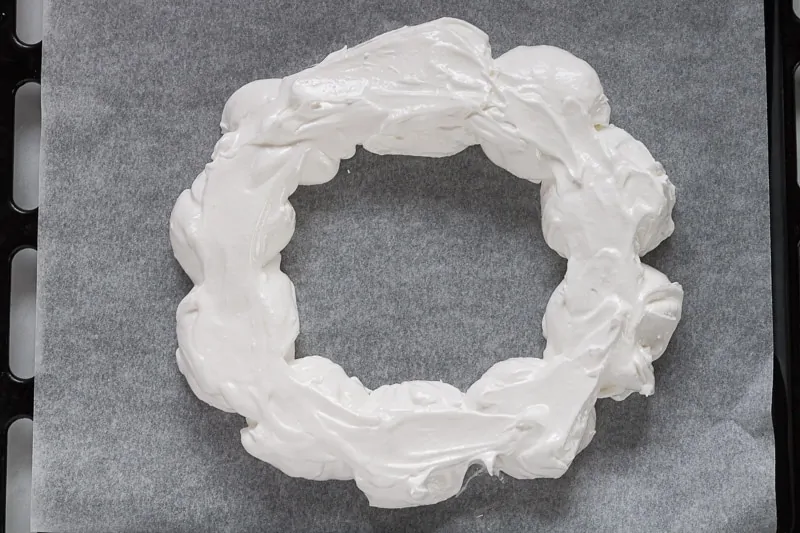 Meringue wreath